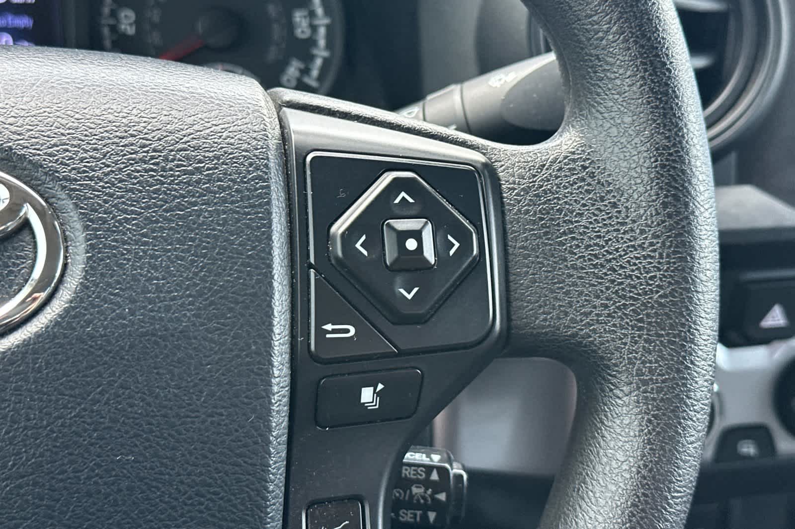 Thumbnail: 2020 Toyota Tacoma - 24