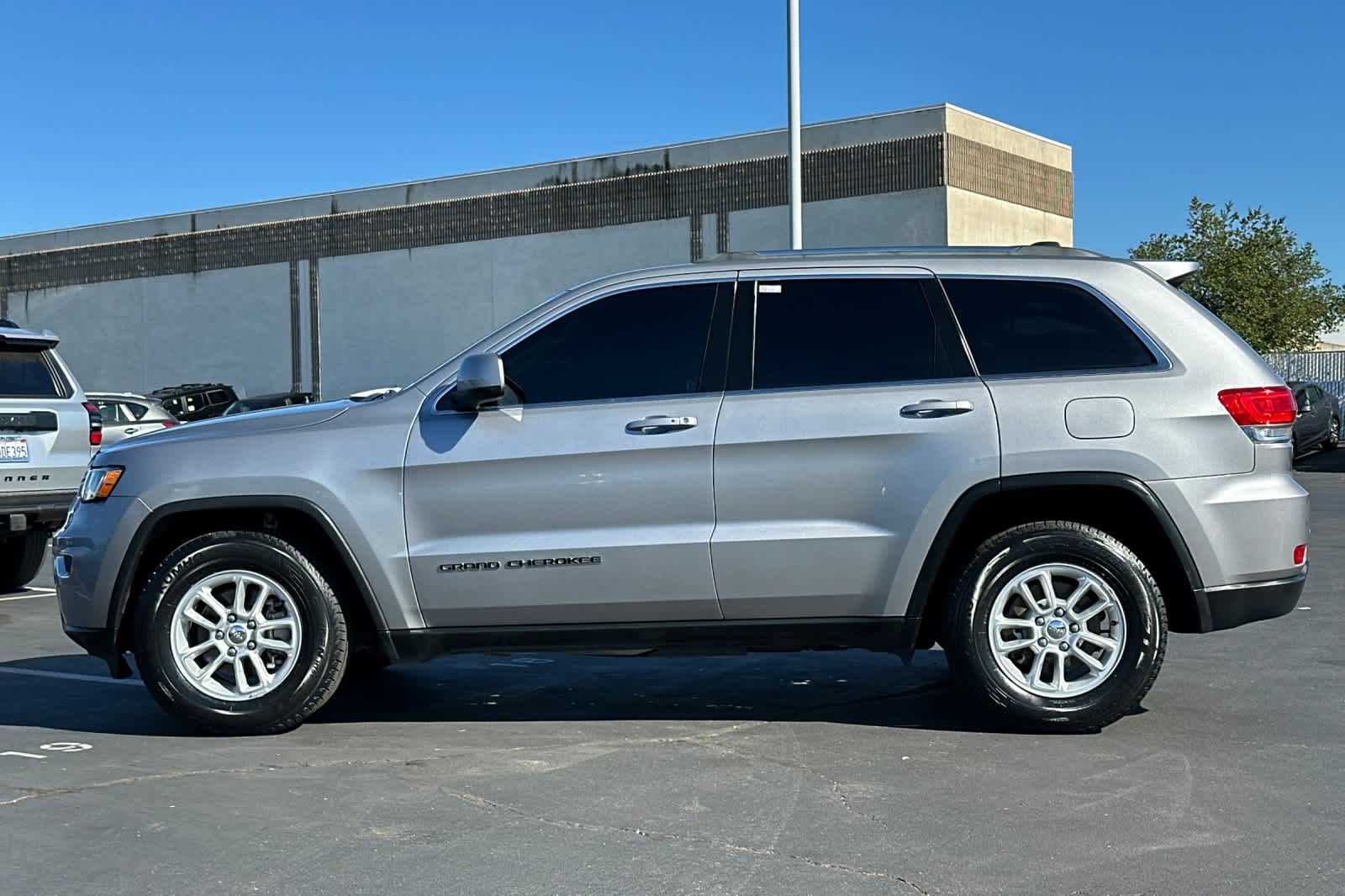 Thumbnail: 2018 Jeep Grand Cherokee - 9