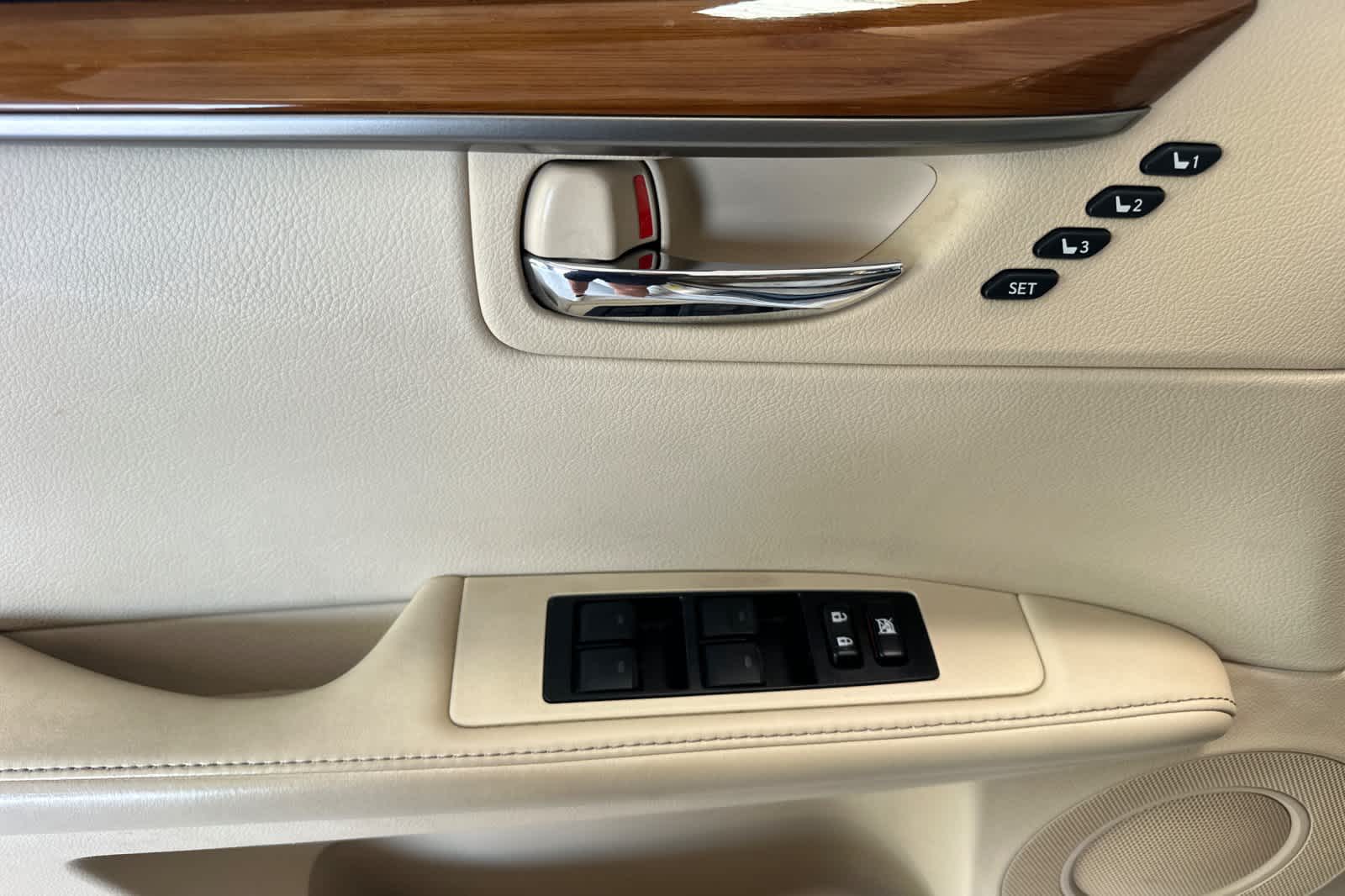 Thumbnail: 2014 Lexus ES - 12