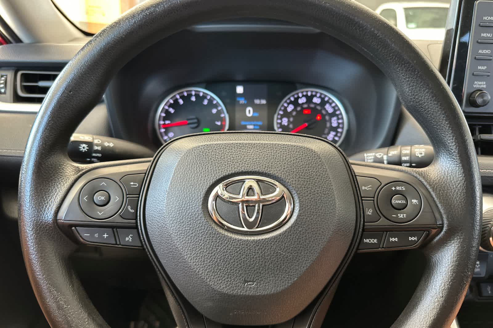 Thumbnail: 2022 Toyota RAV4 - 25
