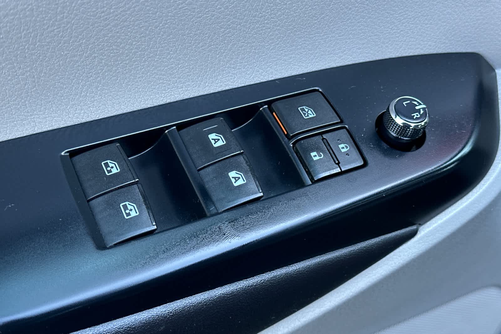 Thumbnail: 2016 Toyota Highlander - 13