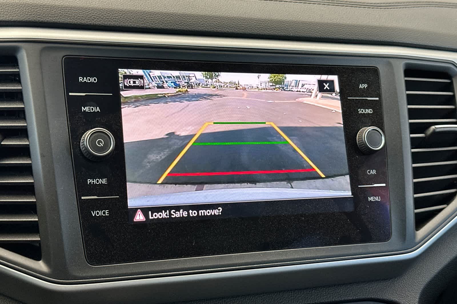 Thumbnail: 2021 Volkswagen Atlas - 22