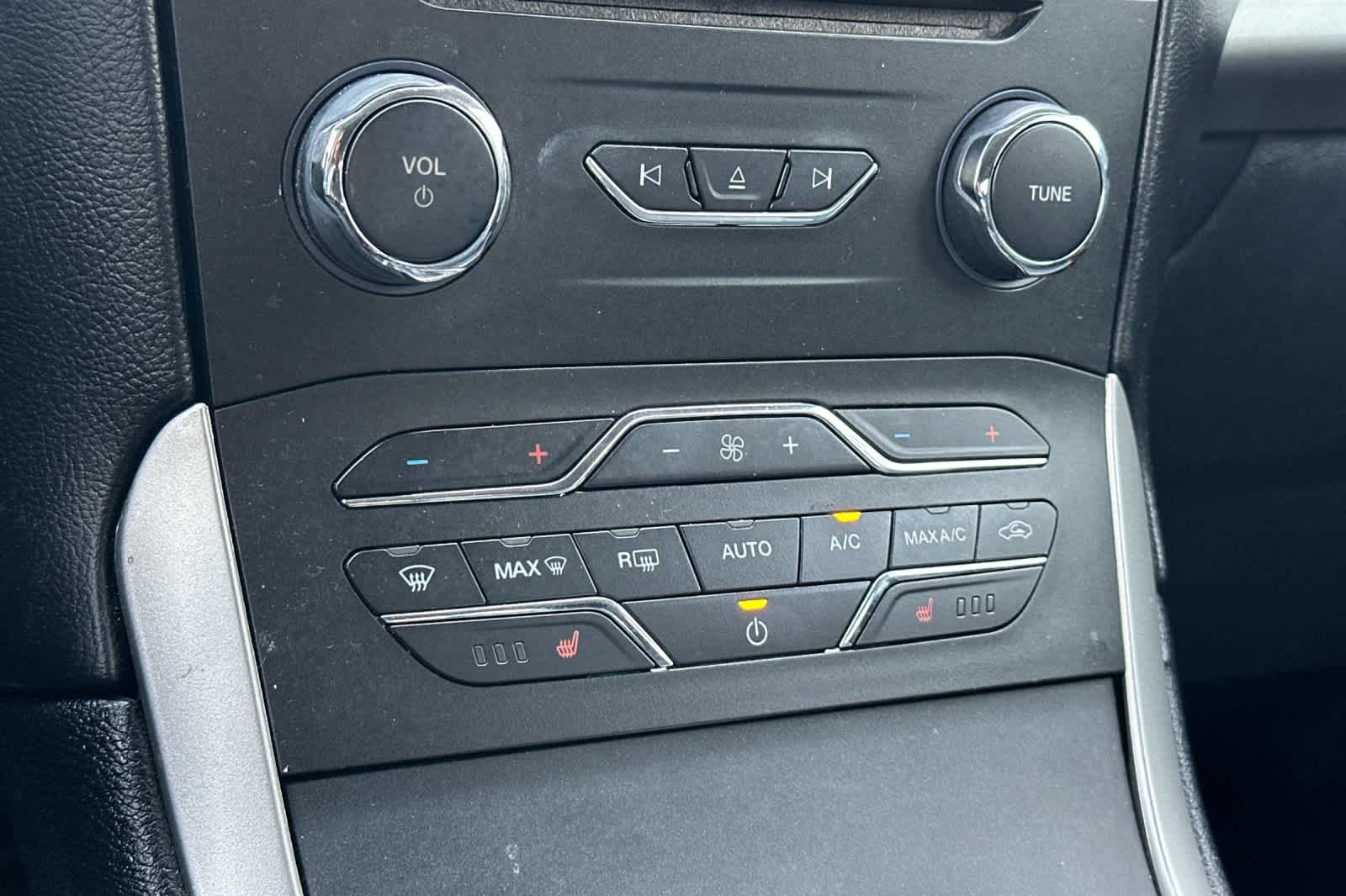 Thumbnail: 2015 Ford Edge - 23