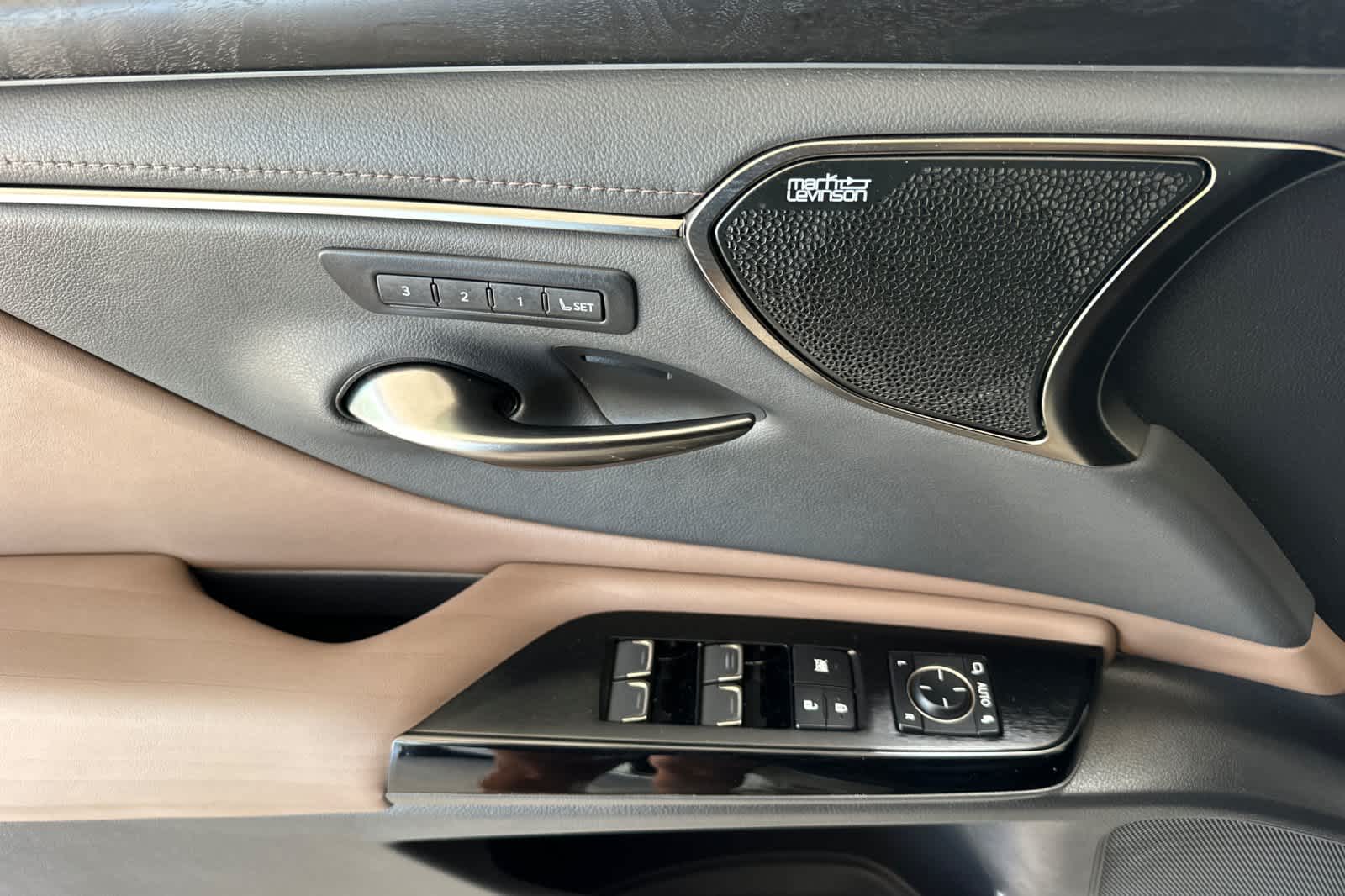 Thumbnail: 2022 Lexus ES - 12