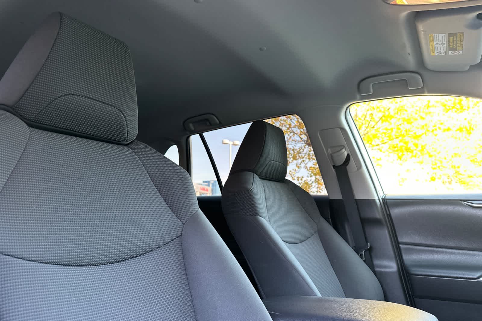 Thumbnail: 2020 Toyota RAV4 - 18