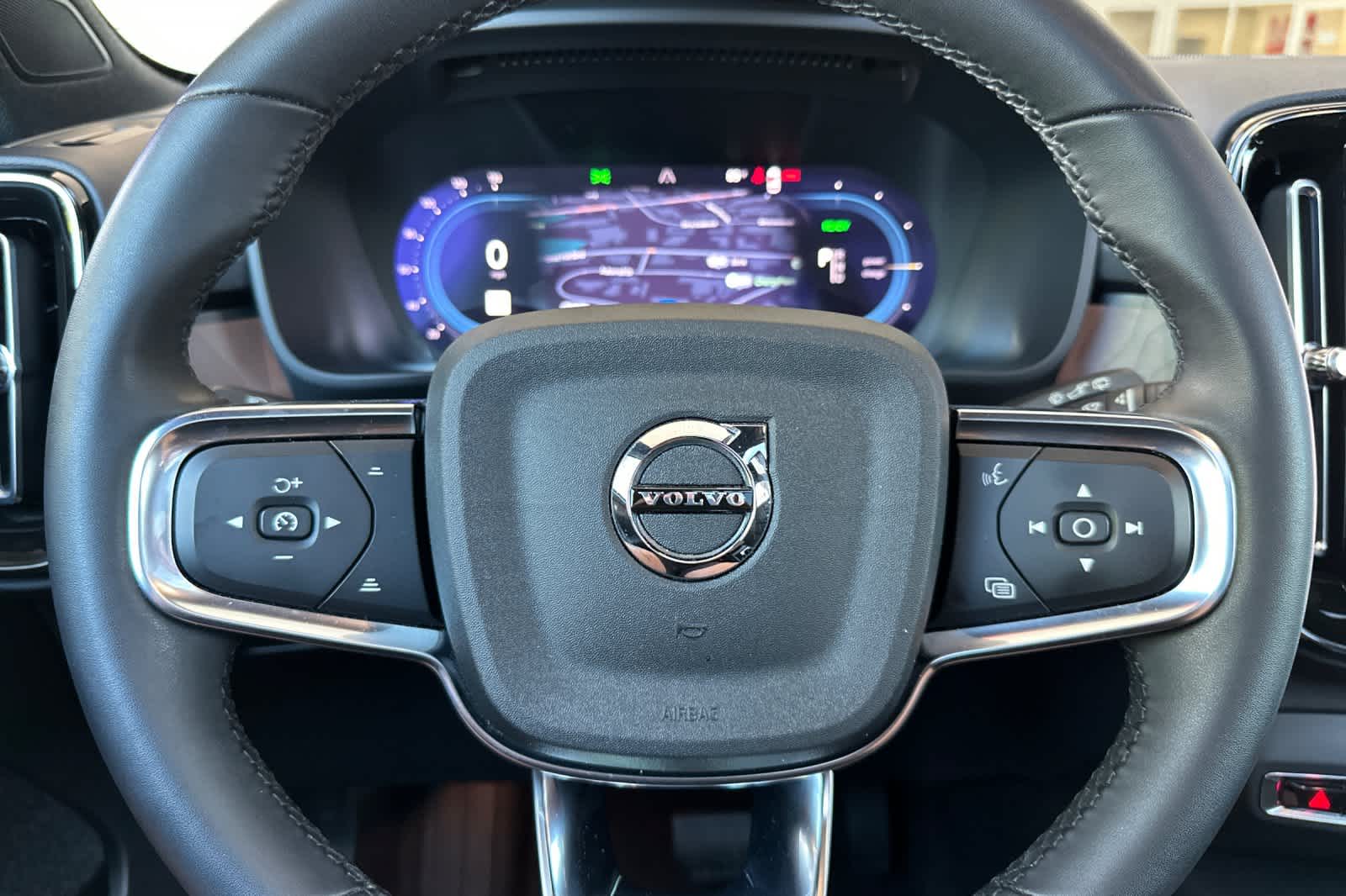 Thumbnail: 2023 Volvo XC40 - 26