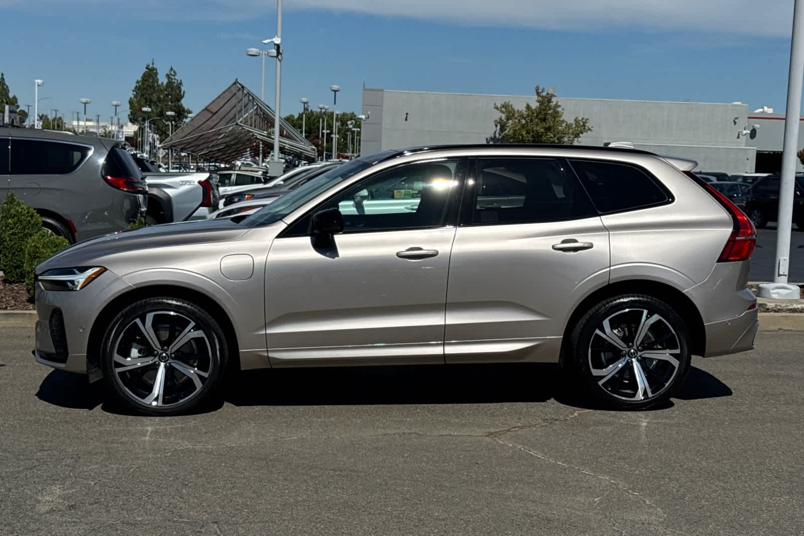 Thumbnail: 2024 Volvo XC60 - 9