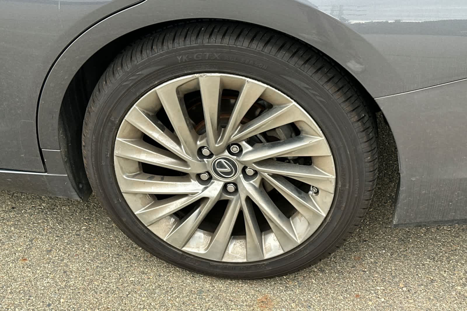 Thumbnail: 2019 Lexus ES - 18