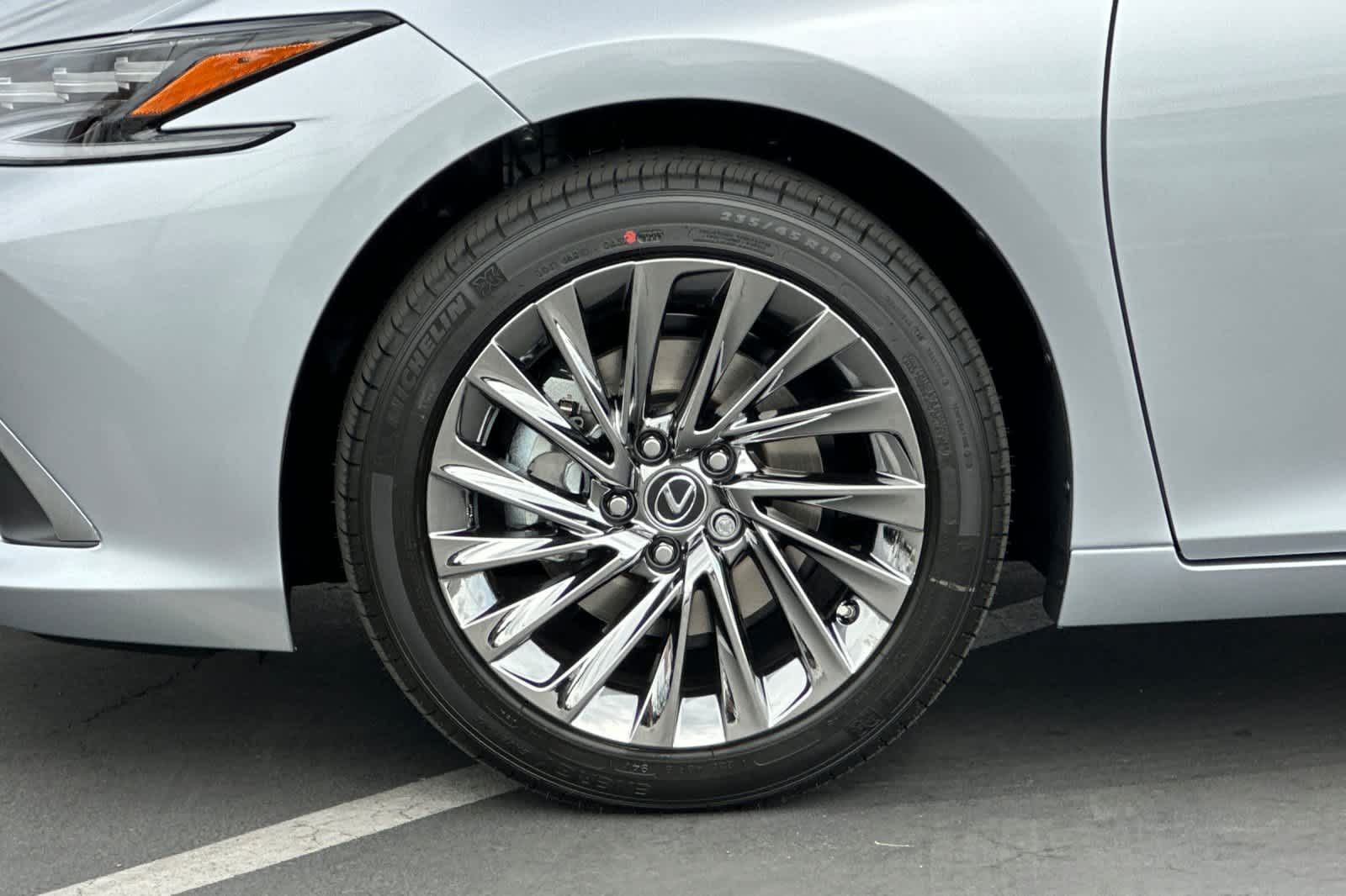 Thumbnail: 2025 Lexus ES - 31