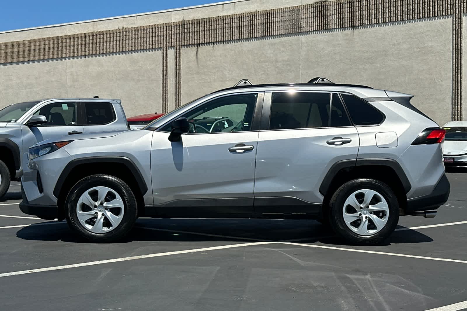 2020 Toyota RAV4 LE 9