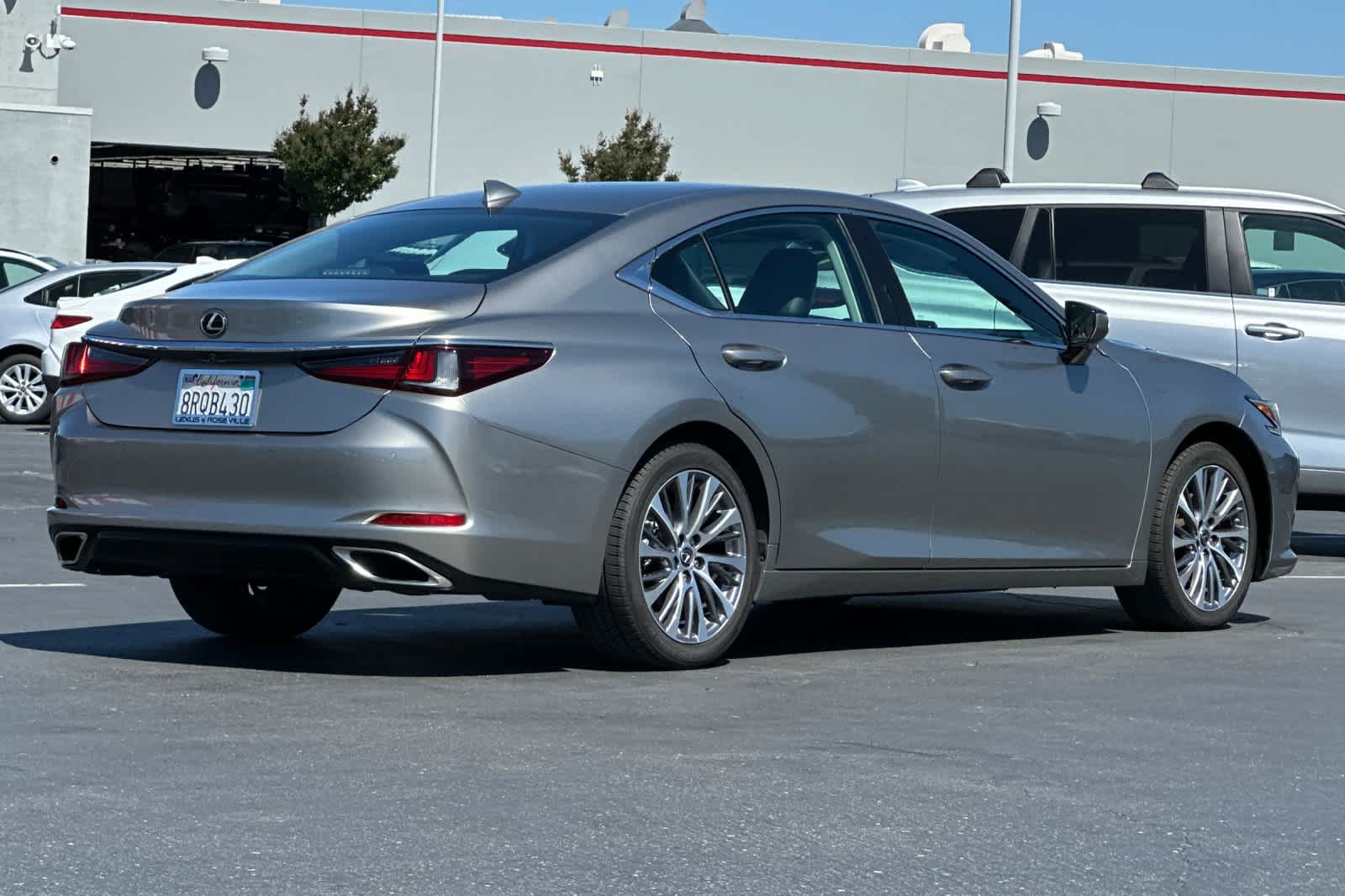 Thumbnail: 2020 Lexus ES - 2