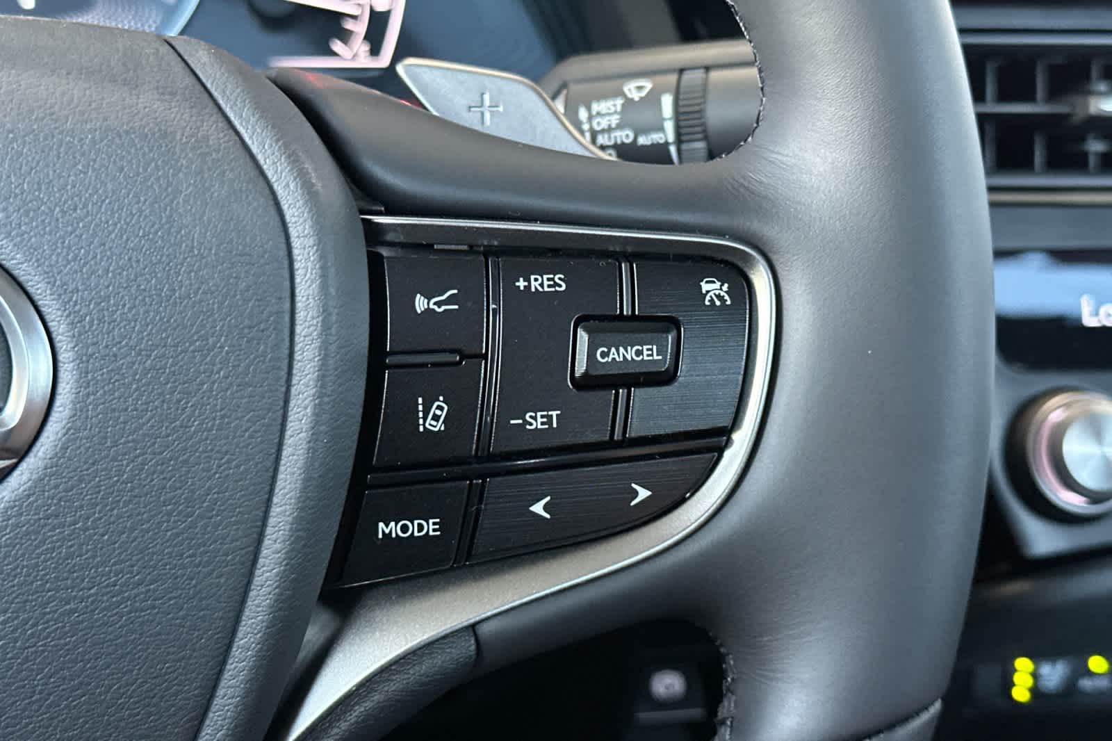 Thumbnail: 2025 Lexus ES - 27