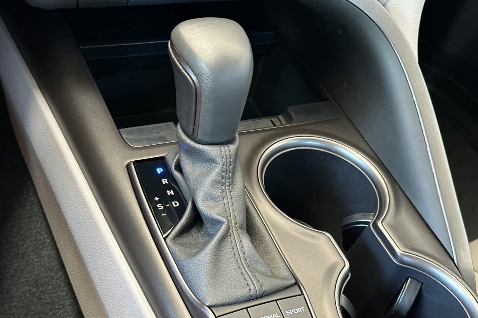 2024 Toyota Camry SE 21