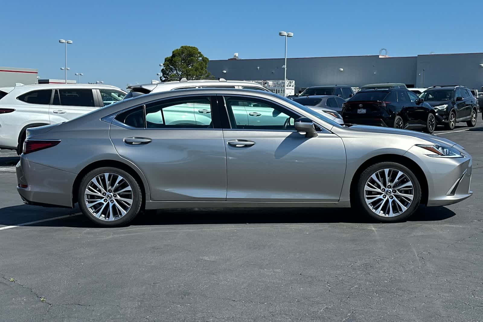 Thumbnail: 2020 Lexus ES - 6