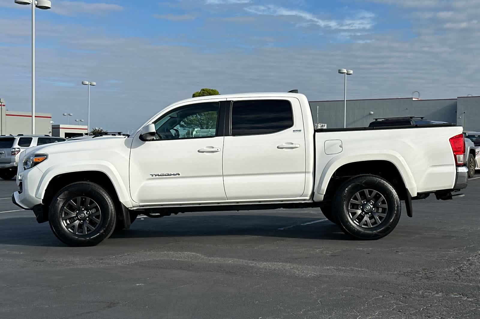 Thumbnail: 2017 Toyota Tacoma - 9