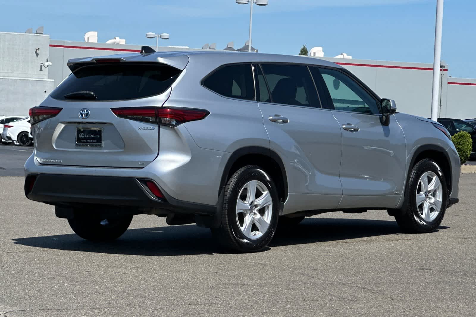 Thumbnail: 2022 Toyota Highlander - 2
