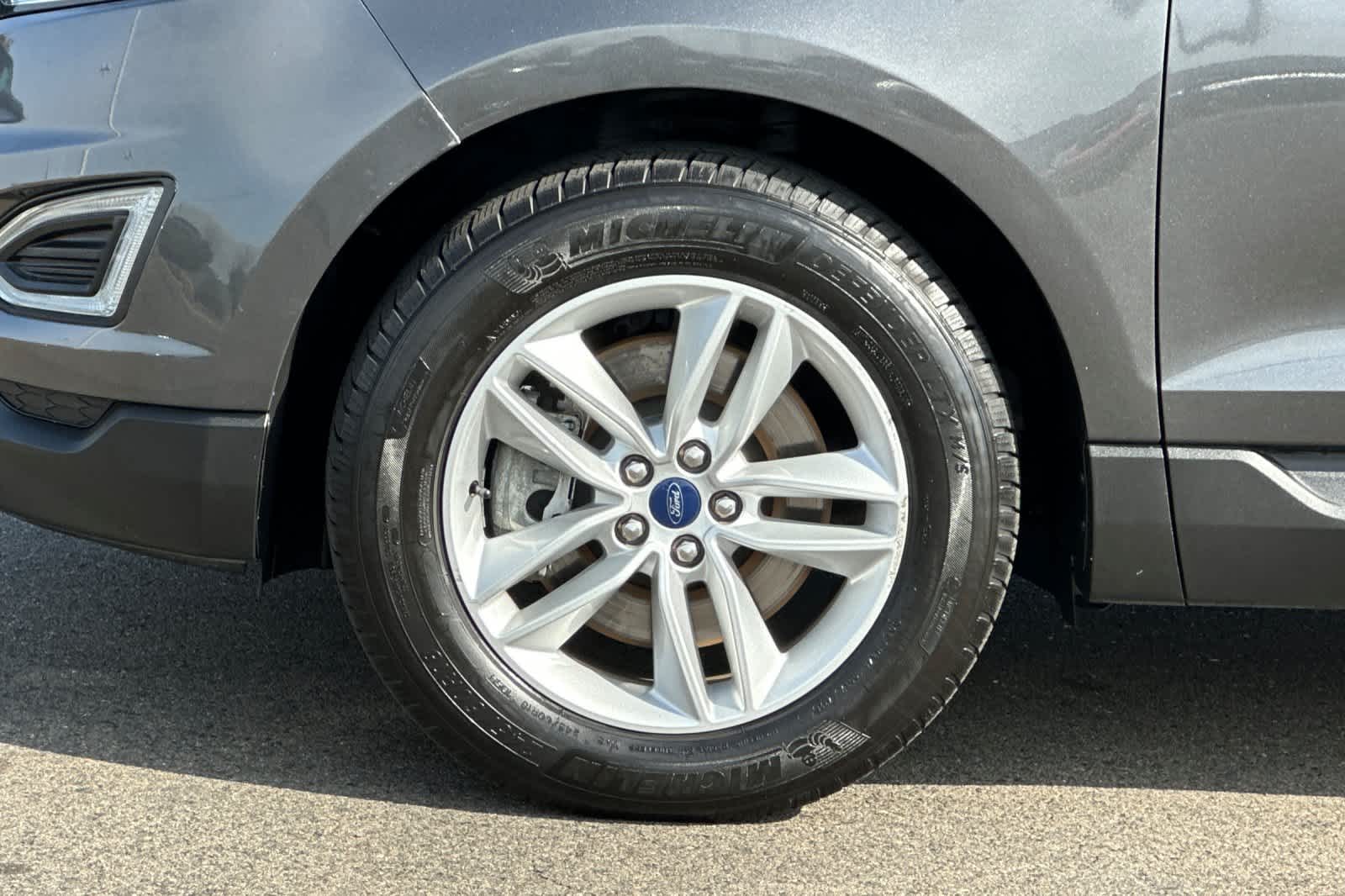 Thumbnail: 2015 Ford Edge - 32