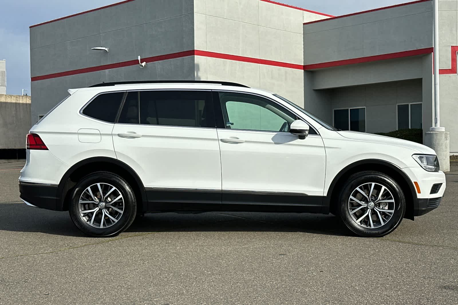 Thumbnail: 2018 Volkswagen Tiguan - 6