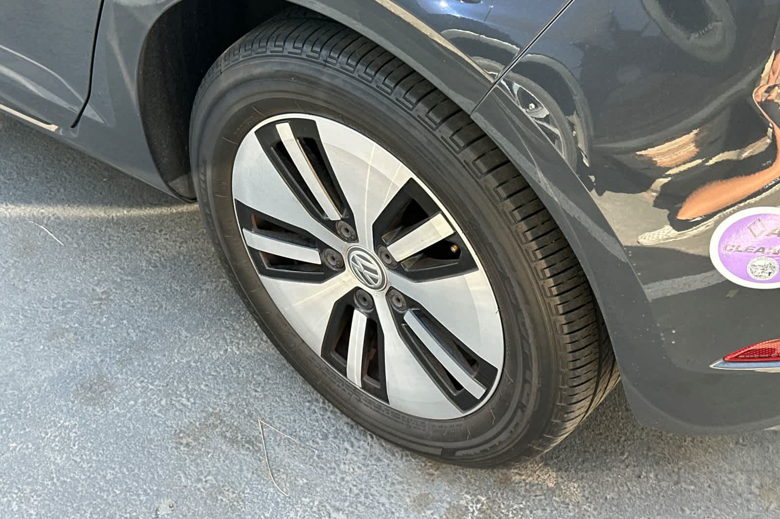 Thumbnail: 2019 Volkswagen e-Golf - 18