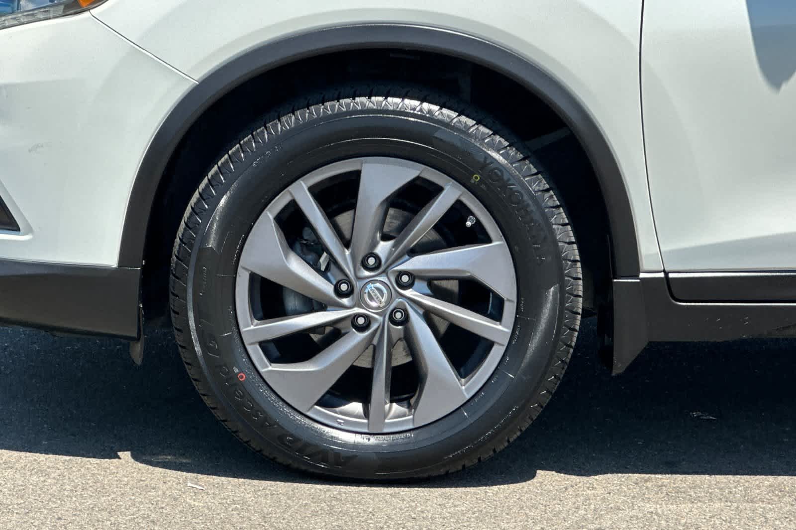 Thumbnail: 2016 Nissan Rogue - 32