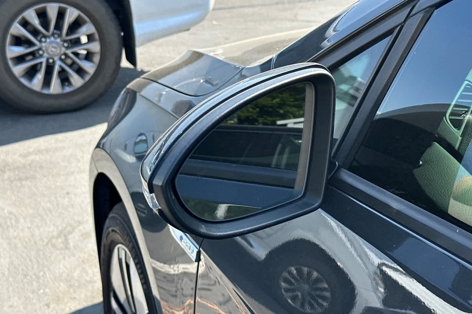 Thumbnail: 2019 Volkswagen e-Golf - 20