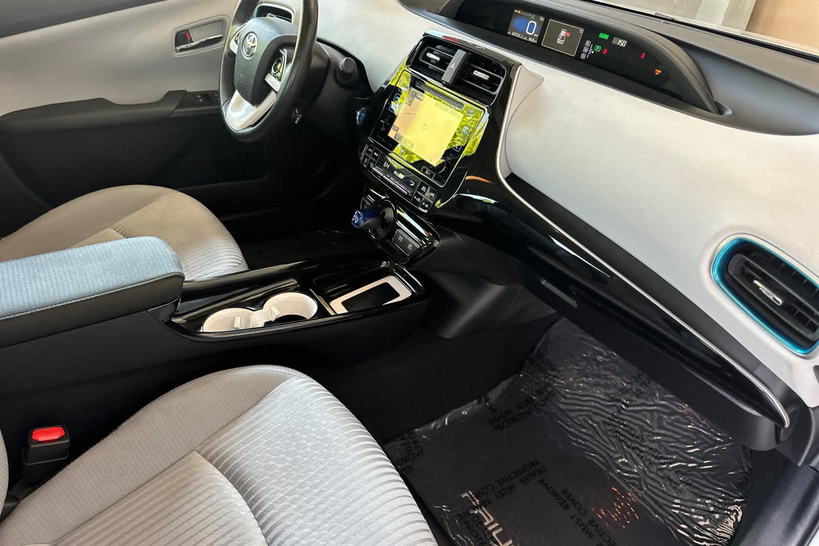 2016 Toyota Prius Three 16