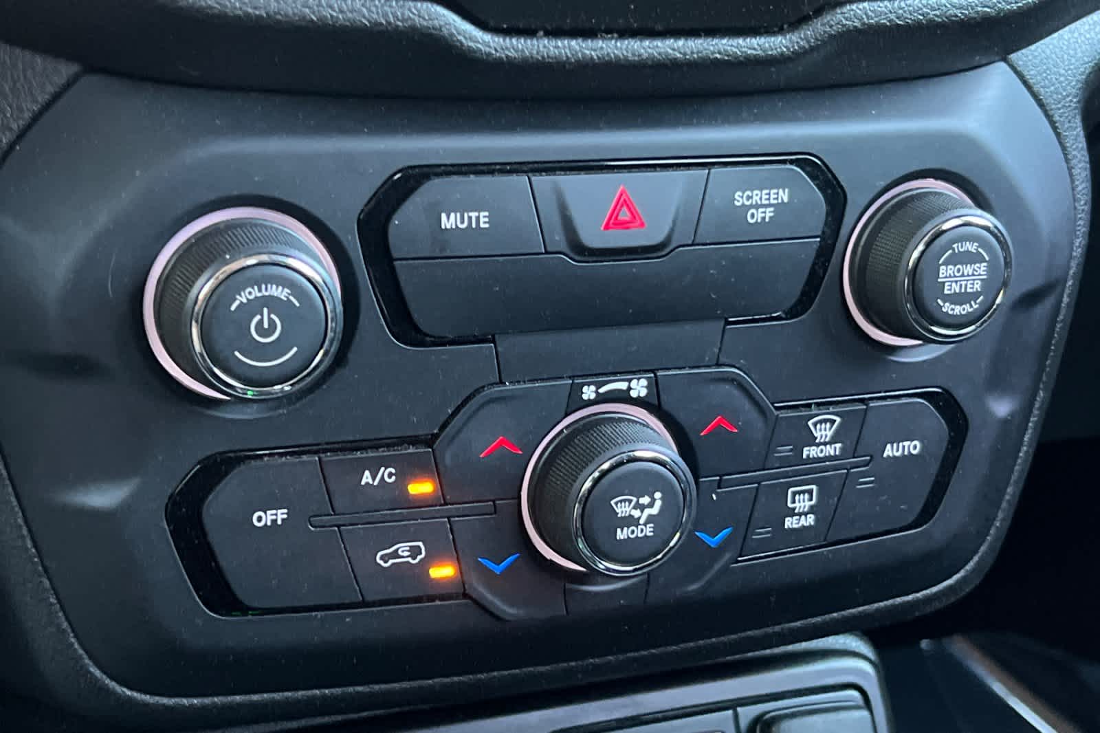 Thumbnail: 2018 Jeep Renegade - 20