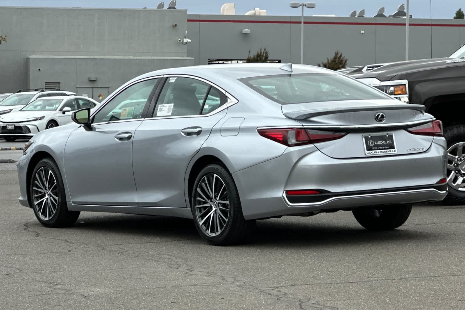 Thumbnail: 2025 Lexus ES - 7