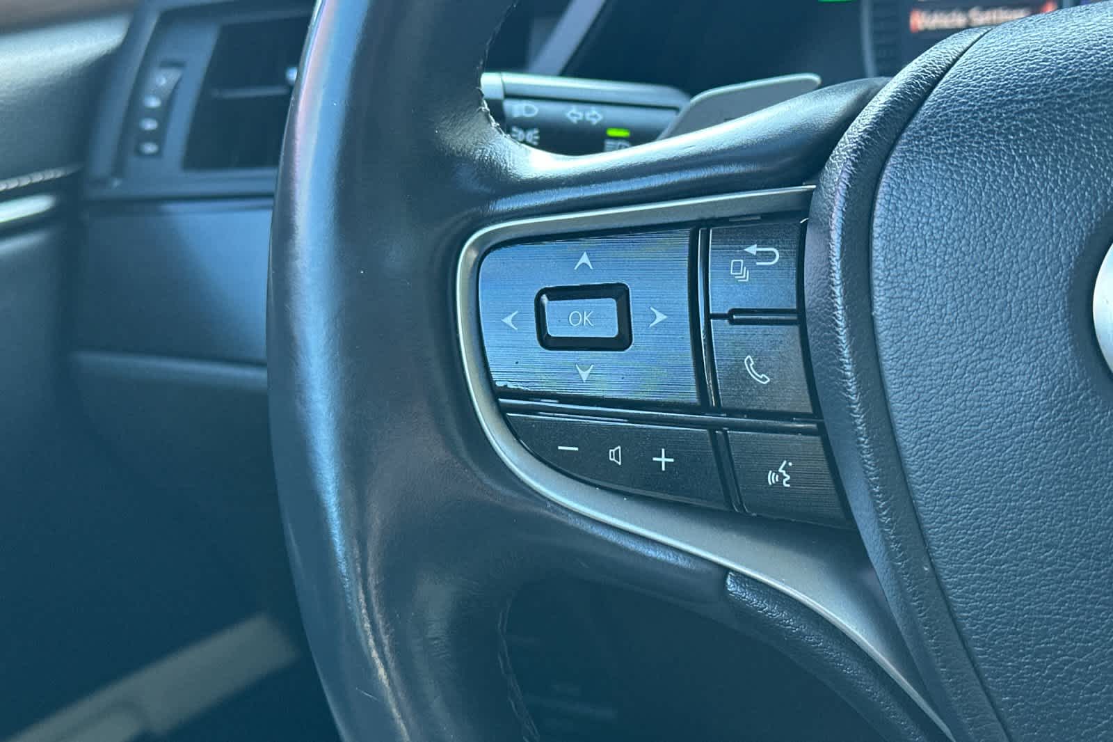 Thumbnail: 2023 Lexus ES - 25