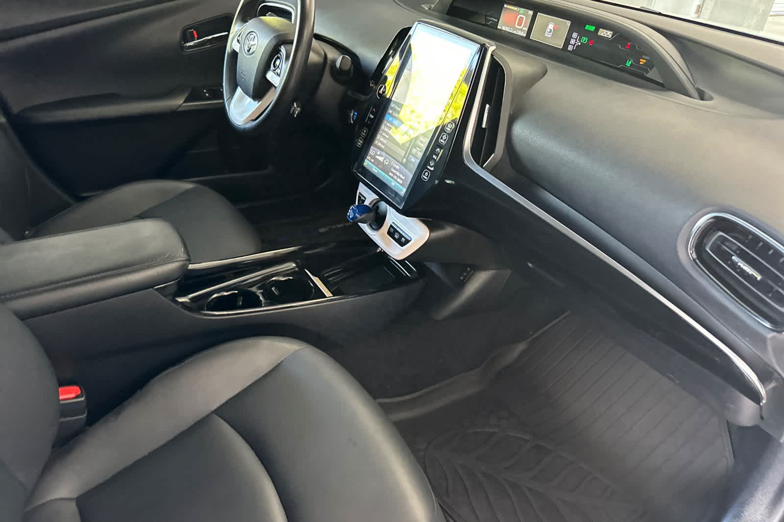 Thumbnail: 2018 Toyota Prius Prime - 16