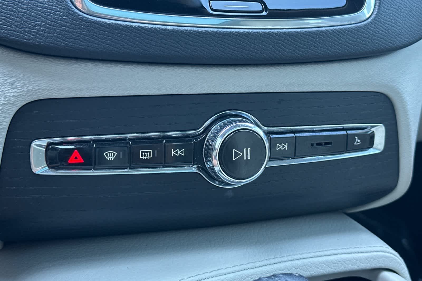 Thumbnail: 2020 Volvo XC90 - 25