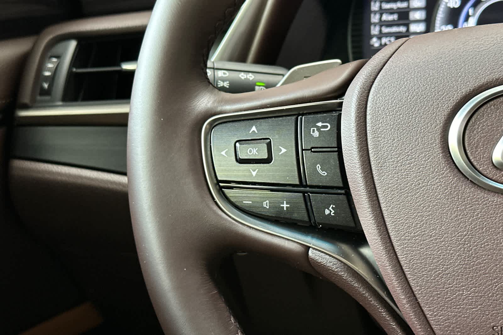 Thumbnail: 2021 Lexus ES - 25