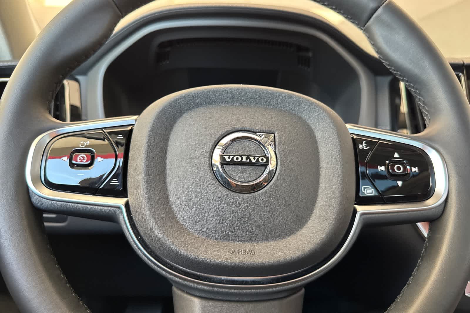 Thumbnail: 2024 Volvo XC60 - 25