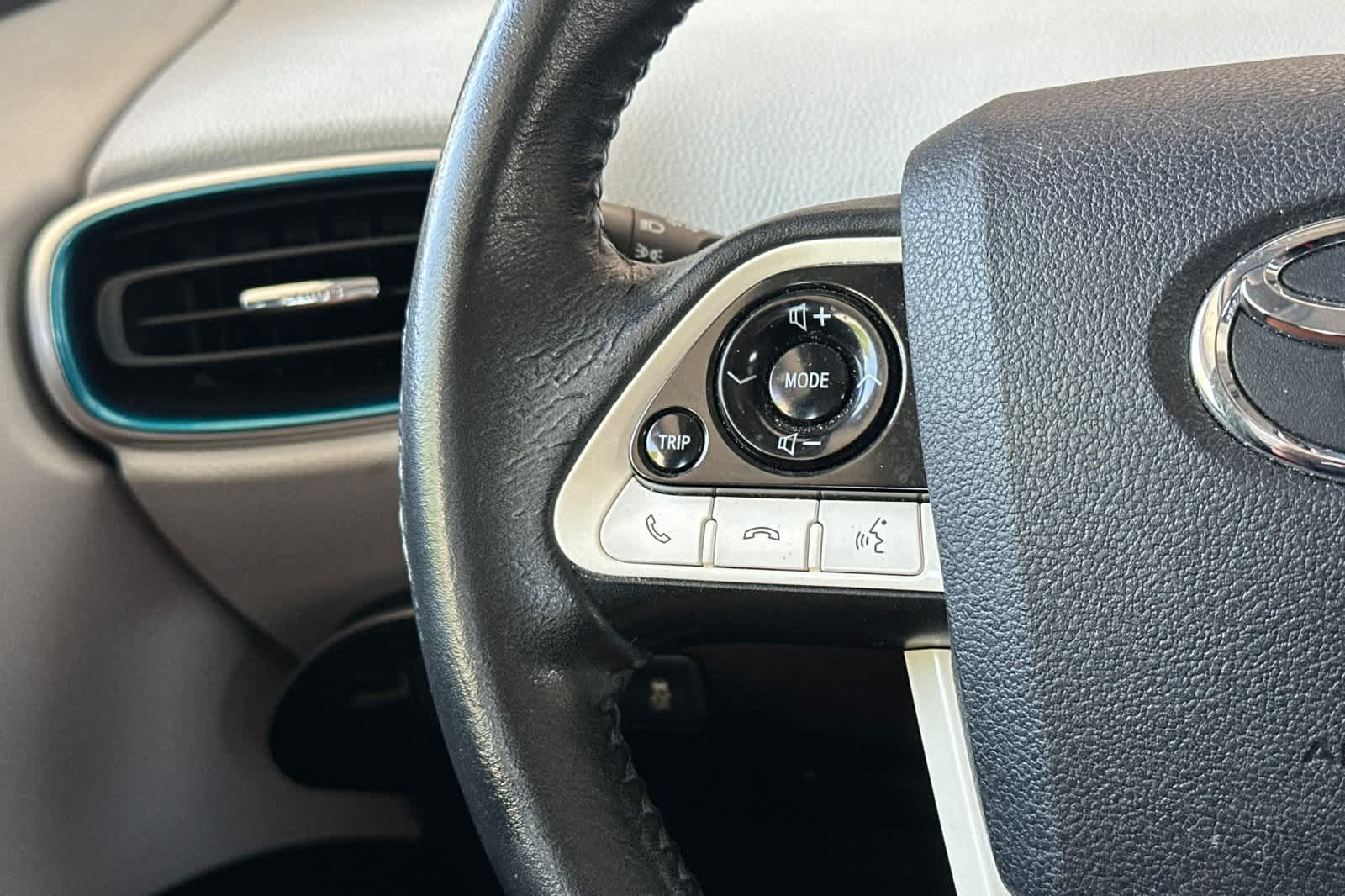 2016 Toyota Prius Three 26