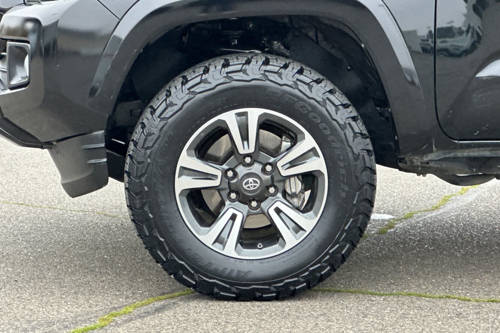 Thumbnail: 2018 Toyota Tacoma - 30