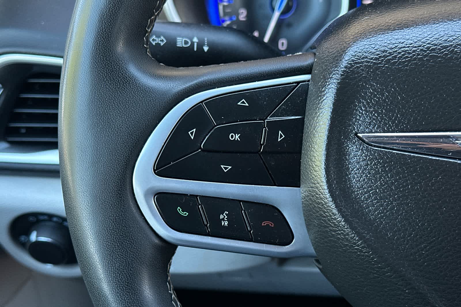 Thumbnail: 2022 Chrysler Voyager - 27