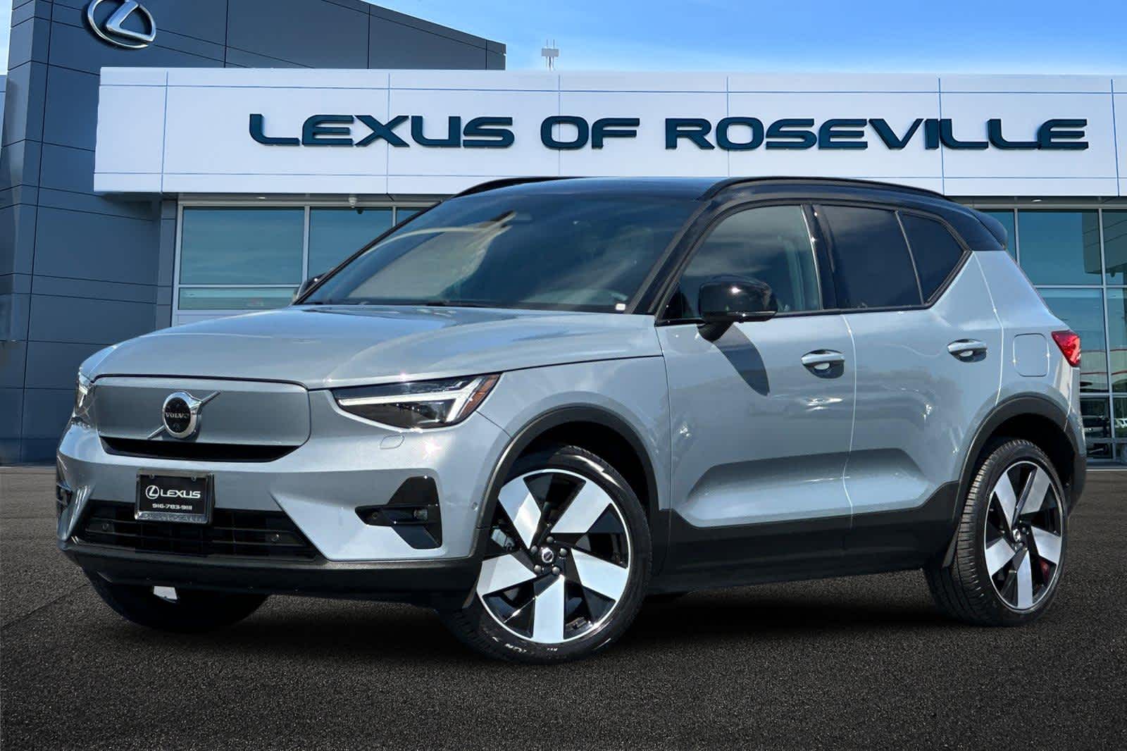 Thumbnail: 2023 Volvo XC40 - 1