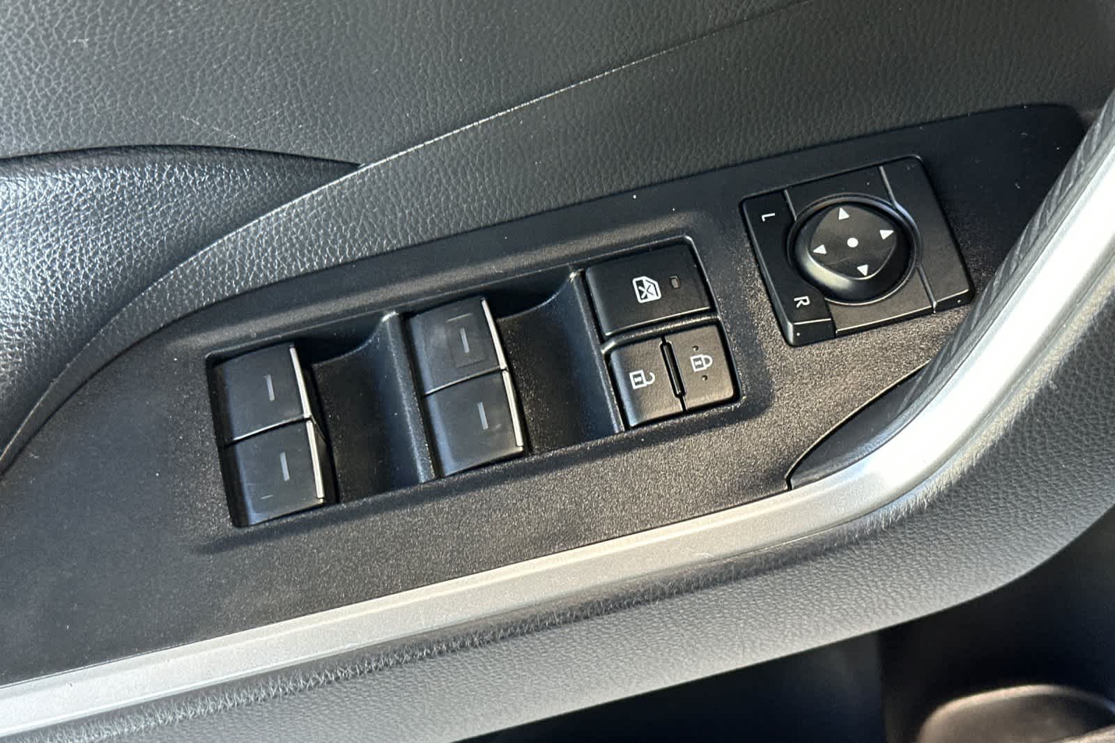 Thumbnail: 2022 Toyota RAV4 - 13