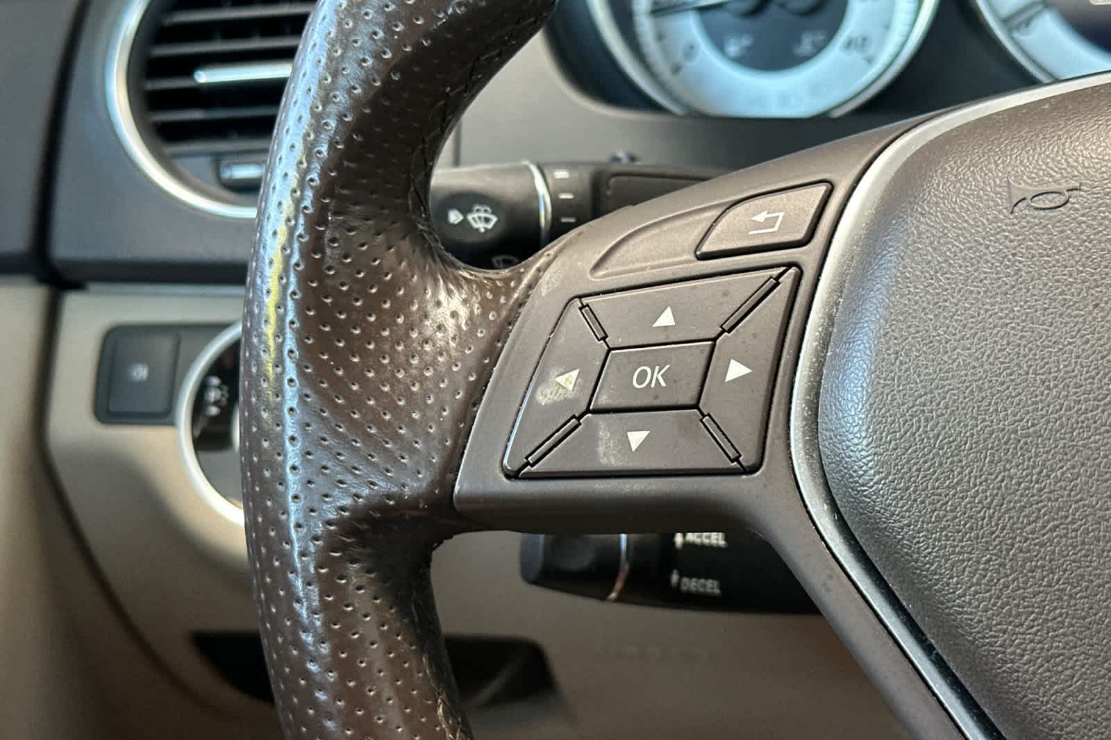 Thumbnail: 2014 Mercedes-Benz C-Class - 24