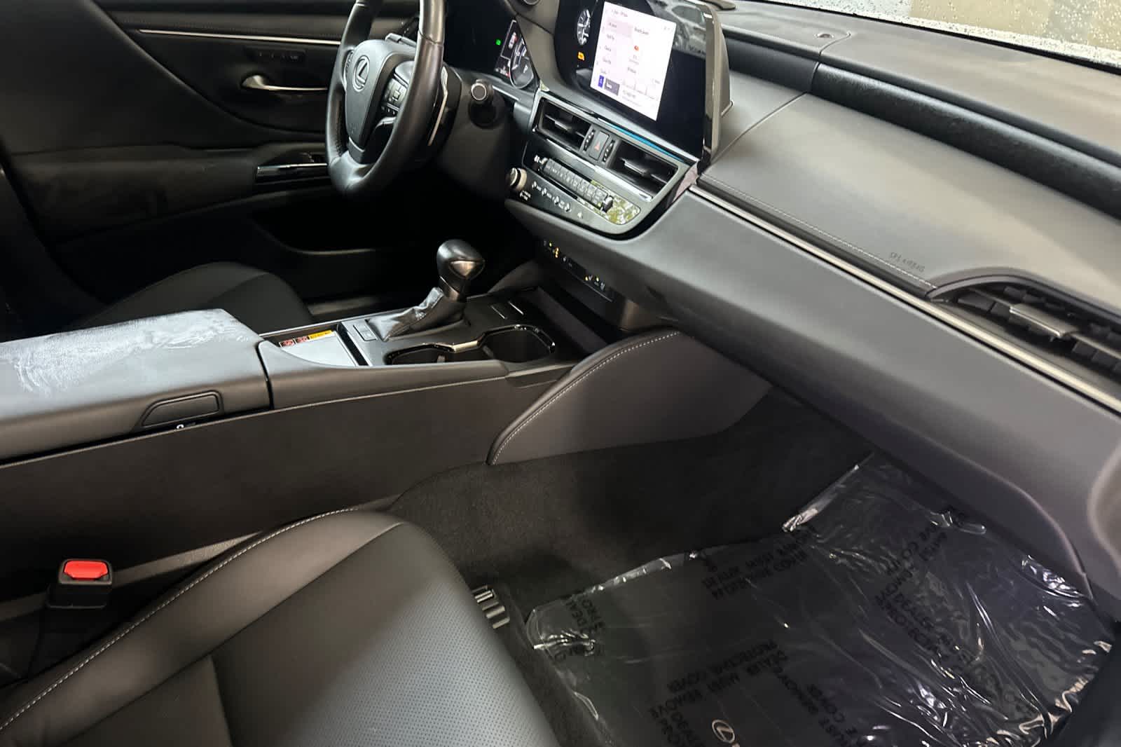 Thumbnail: 2024 Lexus ES - 16