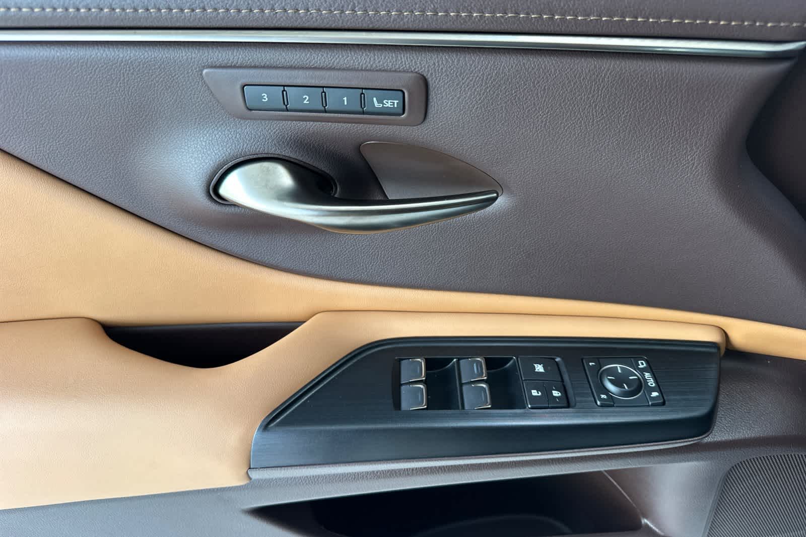 Thumbnail: 2021 Lexus ES - 12