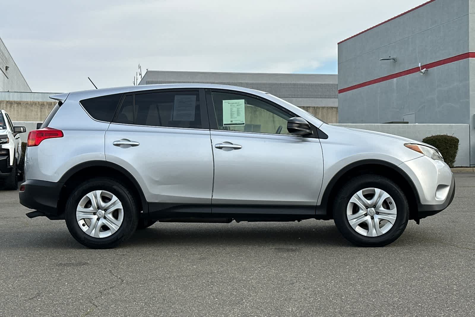 Thumbnail: 2015 Toyota RAV4 - 6