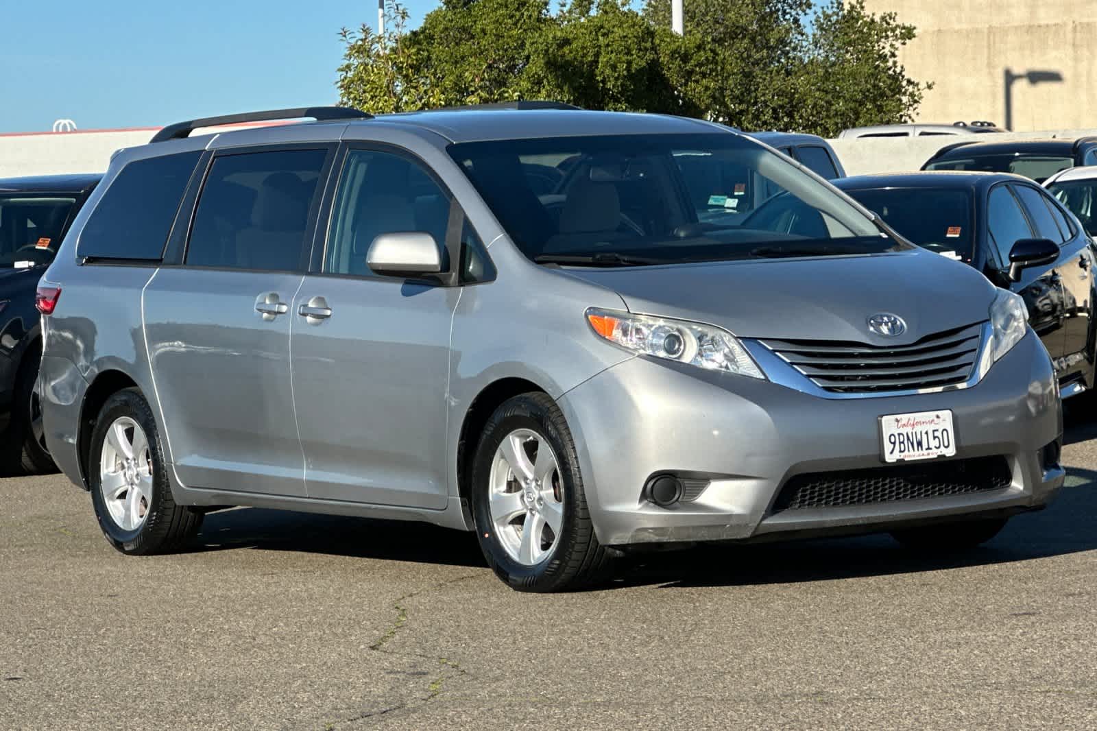 Thumbnail: 2015 Toyota Sienna - 5