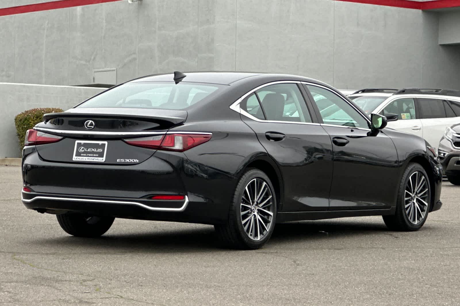 Thumbnail: 2024 Lexus ES - 2