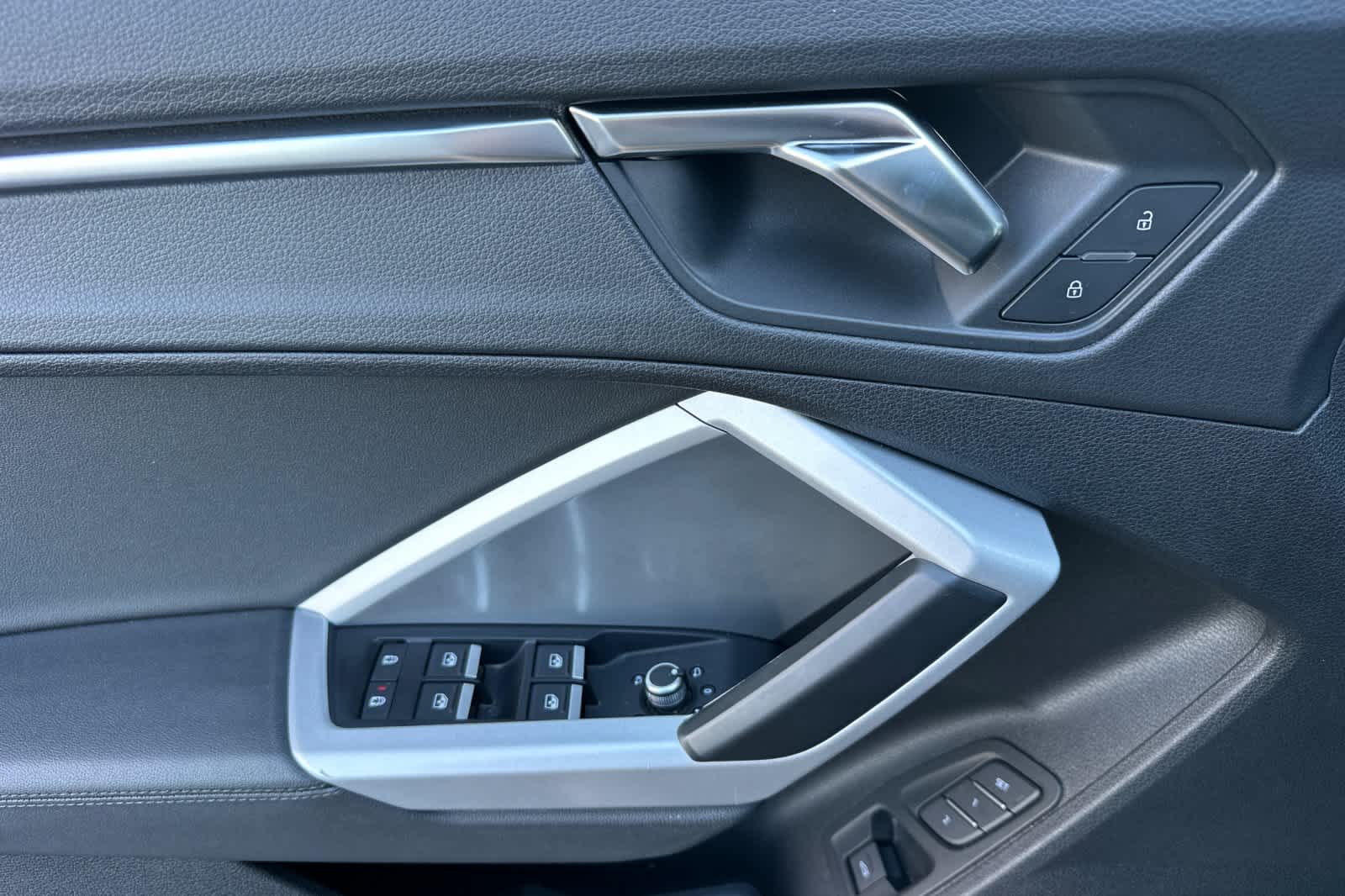 Thumbnail: 2023 Audi Q3 - 12