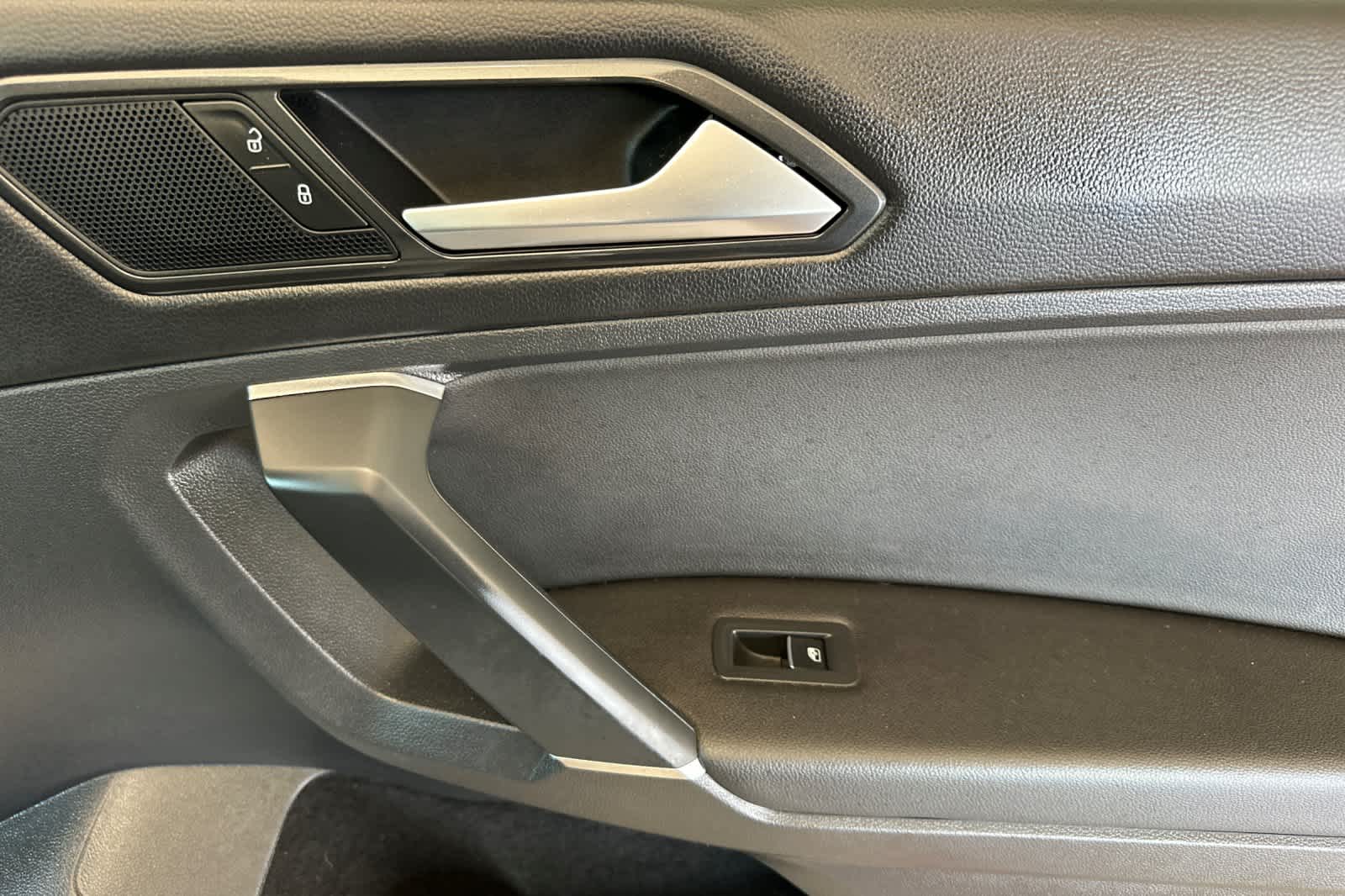 Thumbnail: 2018 Volkswagen Tiguan - 20