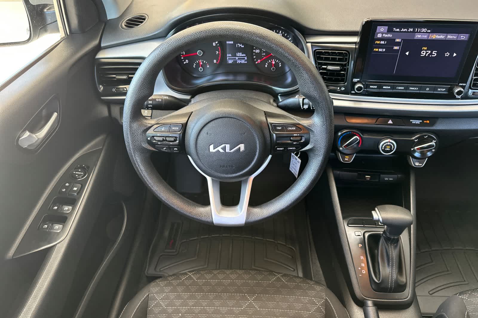 Thumbnail: 2022 Kia Rio - 14