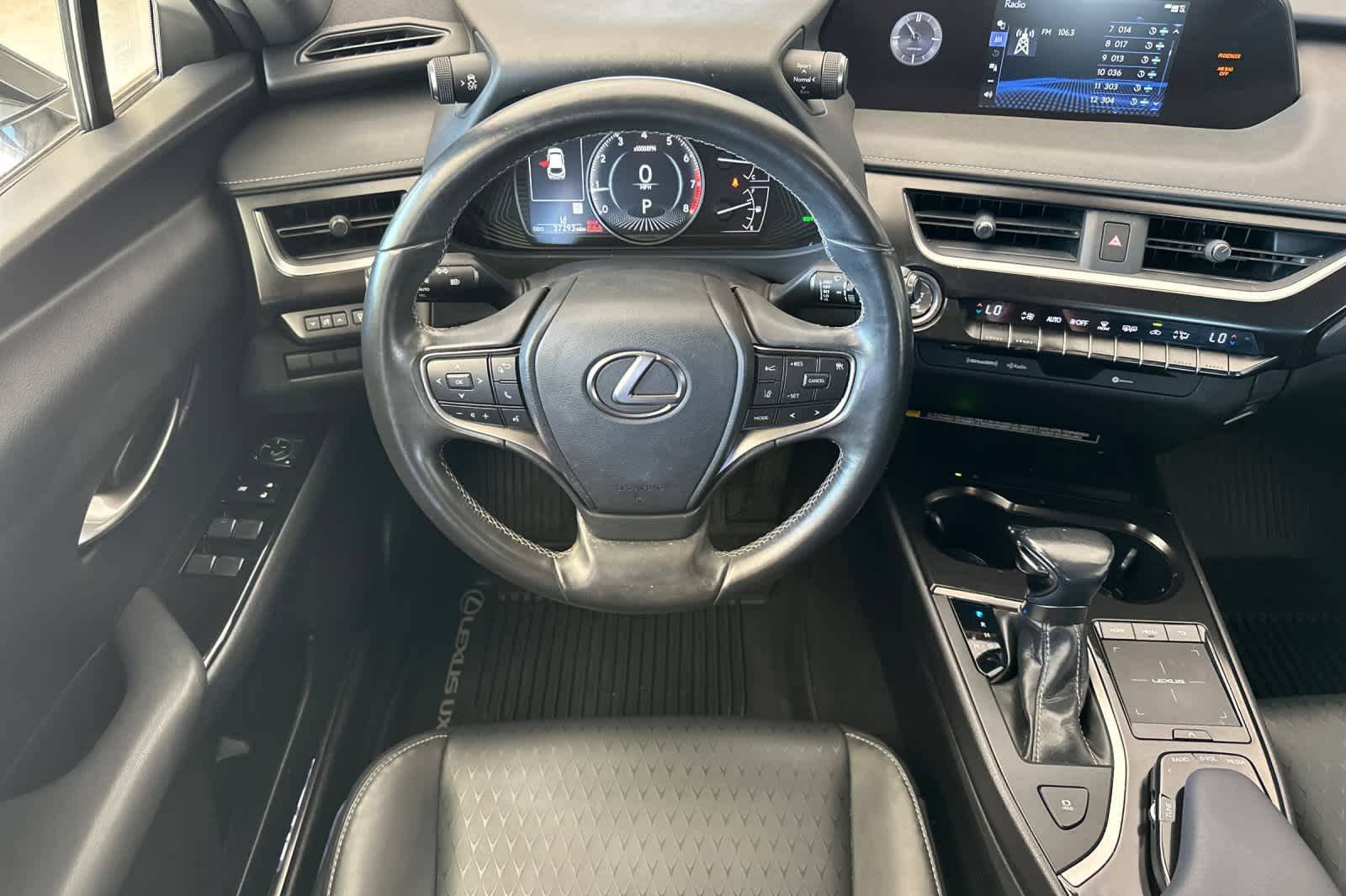 Thumbnail: 2022 Lexus UX - 14
