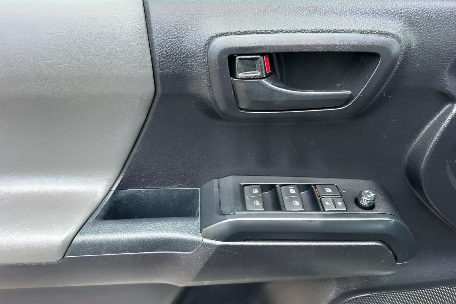 Thumbnail: 2020 Toyota Tacoma - 12