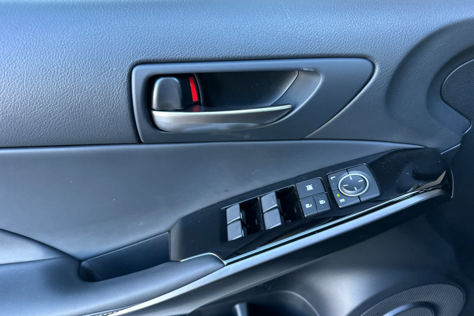 Thumbnail: 2025 Lexus IS - 12